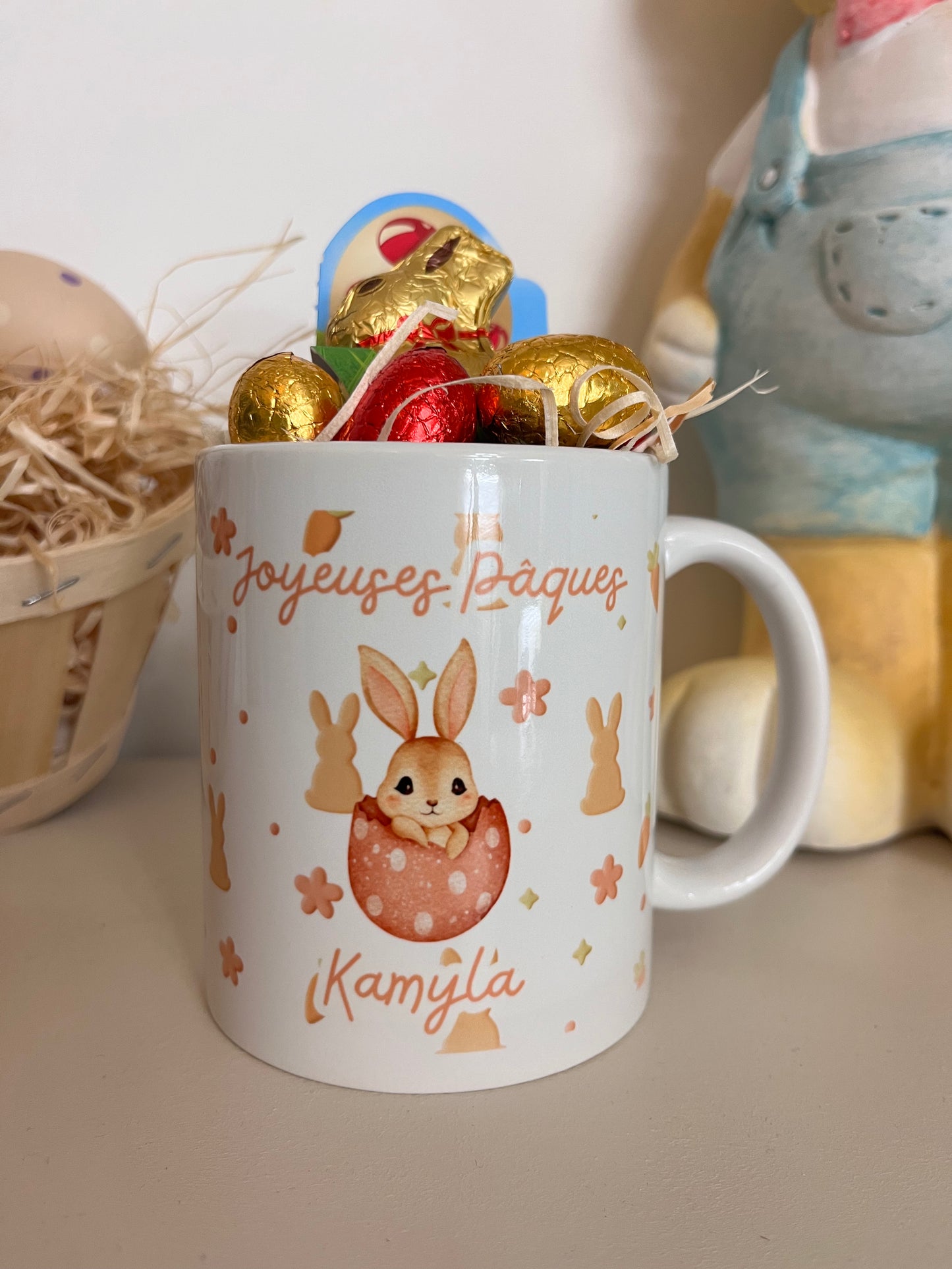 Tasse de Pâques personnalisée avec prénom – Garnie de chocolats