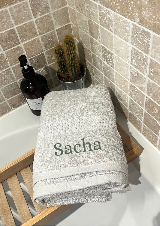 Serviette de bain brodée grise